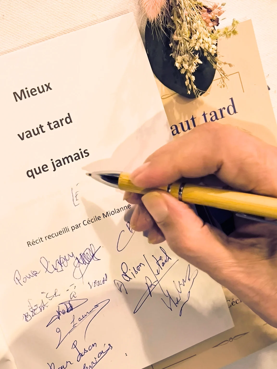 Focus sur le livre Mieux vaut tard que jamais, Récit de Vie de l'EHPAD Maisonnée Boisvallon de Ceyrat.