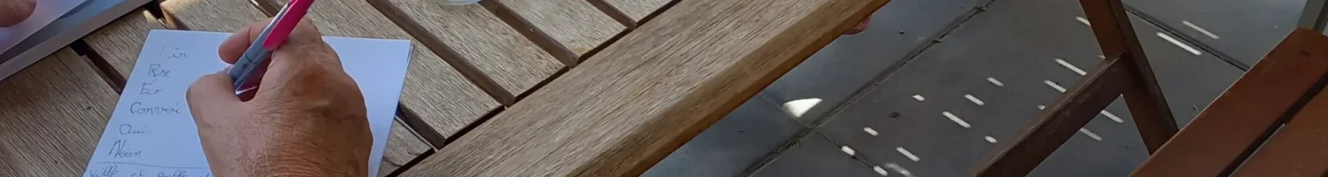 6 habitant d'une résidence sénior à Issoire découvre les ateliers d'écriture ludique animés par Cécile Miolanne